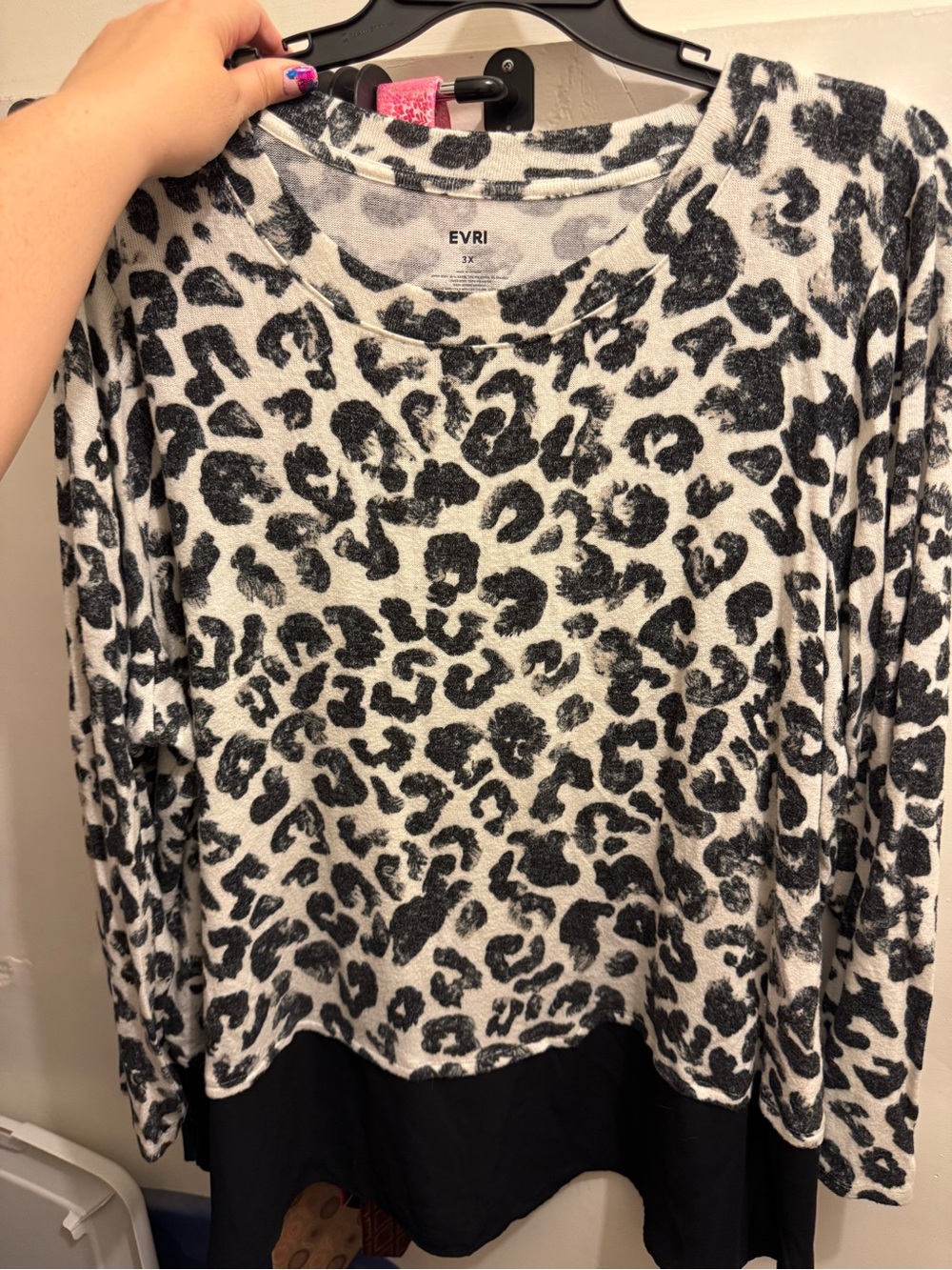 EVRI Black and White Leopard Print Long Sleeve Top